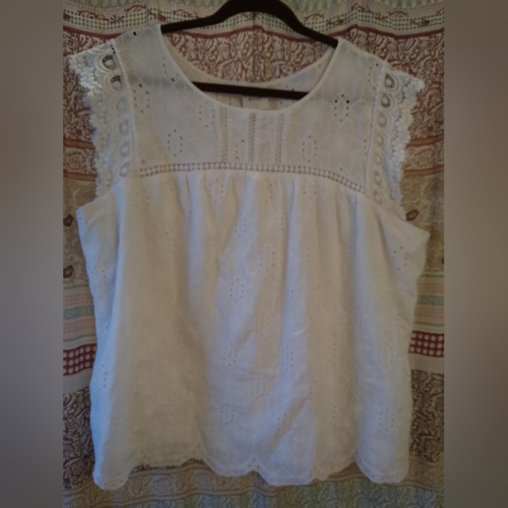 Pretty knox rose white eyelet top XXL